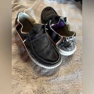 Hey dudes size 11 womens snake skin black fabric slip on slide on sneakers